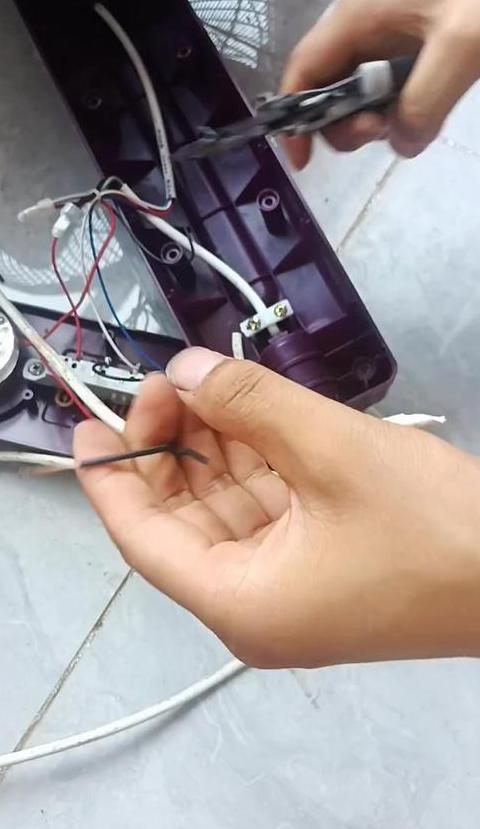 电风扇低档不转高档转维修