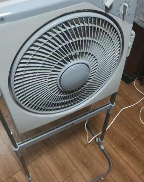 电风扇按转页键就停