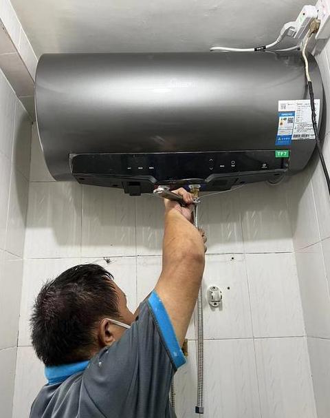 清洗热水器
