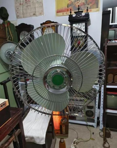 老式落地电风扇