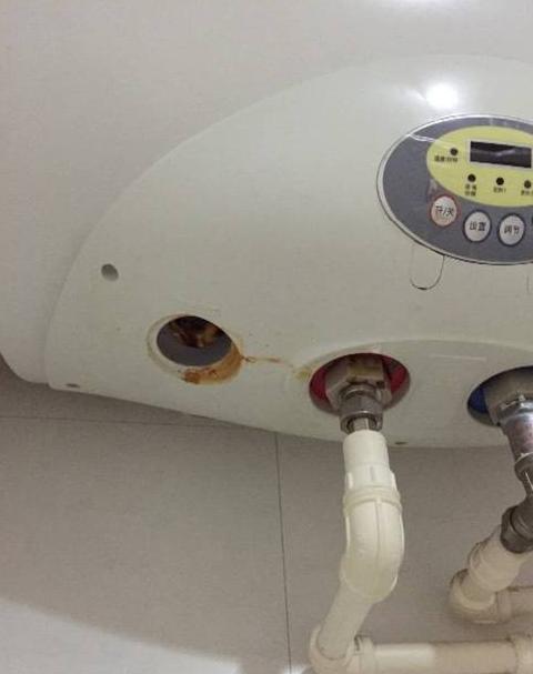 热水器侧面小孔漏水